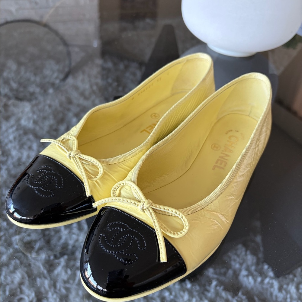 CHANEL Yellow and Black Flats